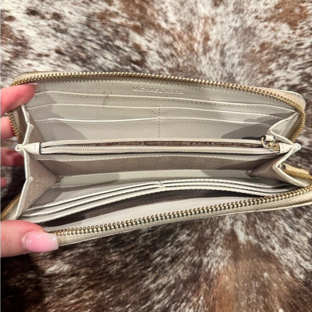 Michael Kors Cream and Tan Tote Bag Set - Picture 6 of 13
